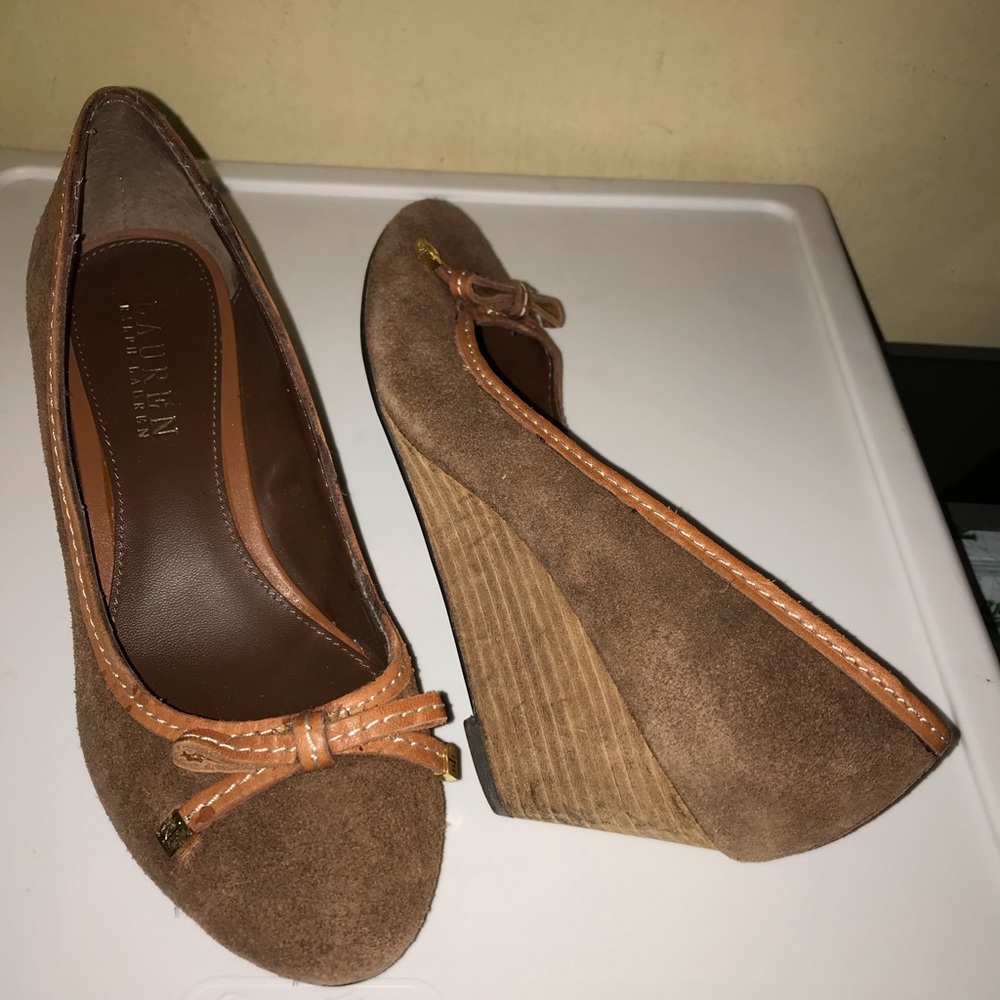 Suede wedge pumps